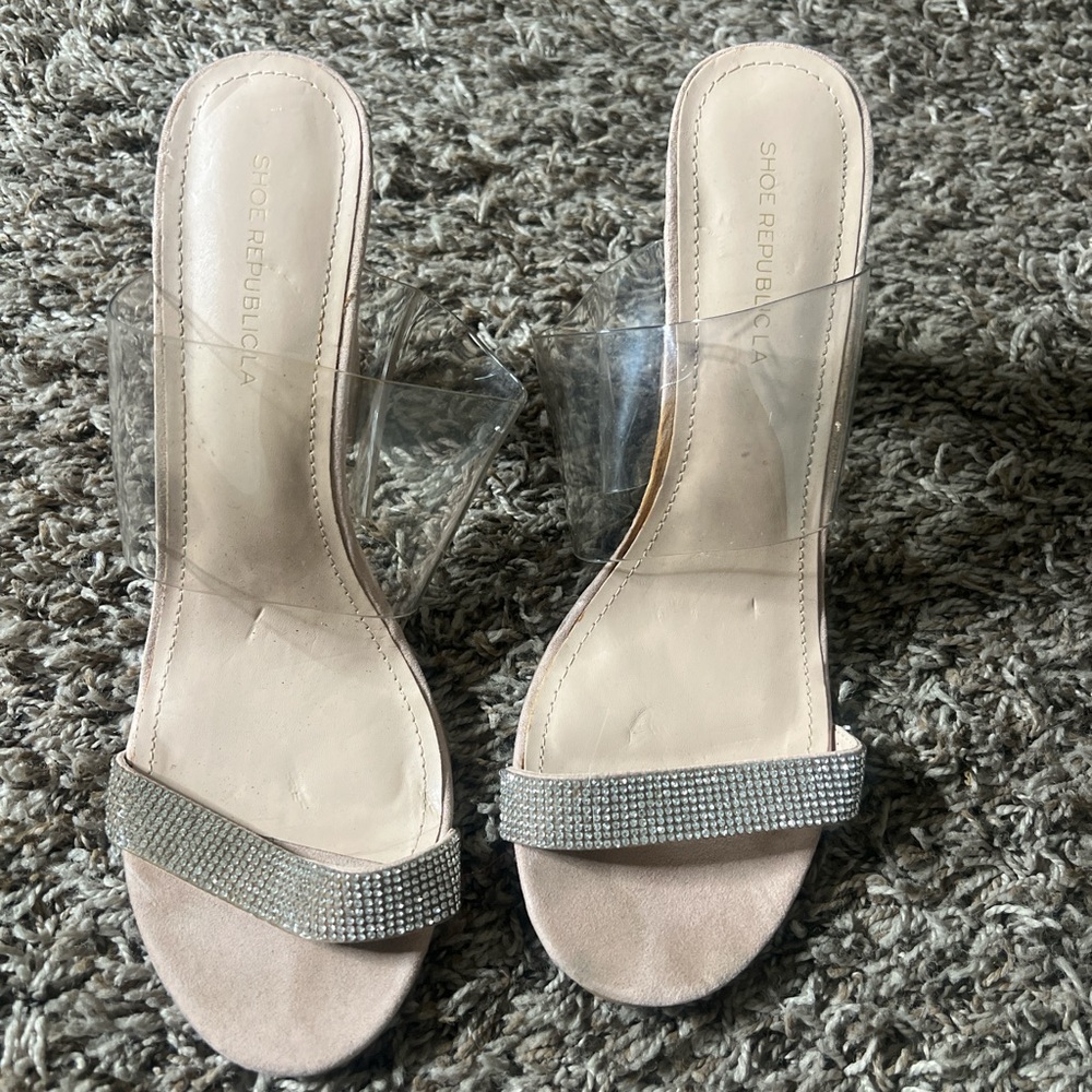 Shoe Republic LA Women's Tan and Silver Heels - RUNS SMALL